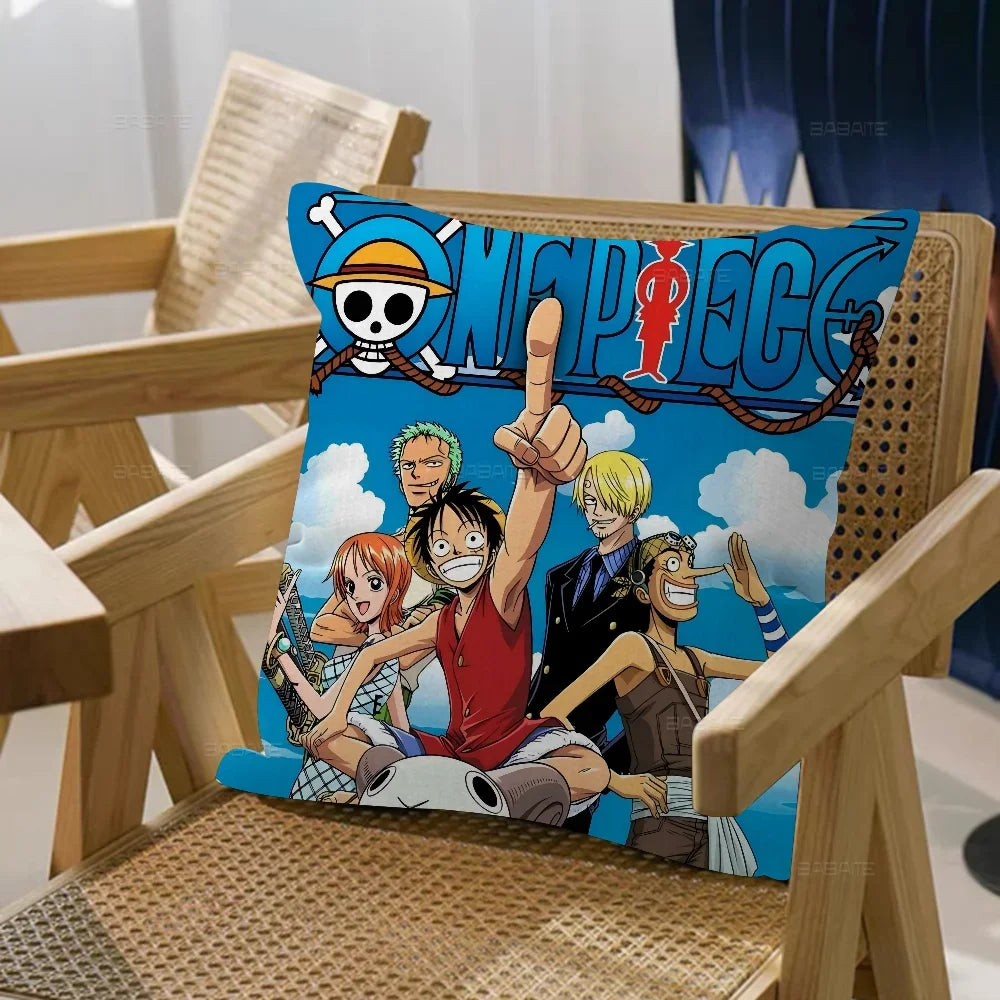 Poszewka na poduszkę One Piece - Klasyczne logo anime i załoga