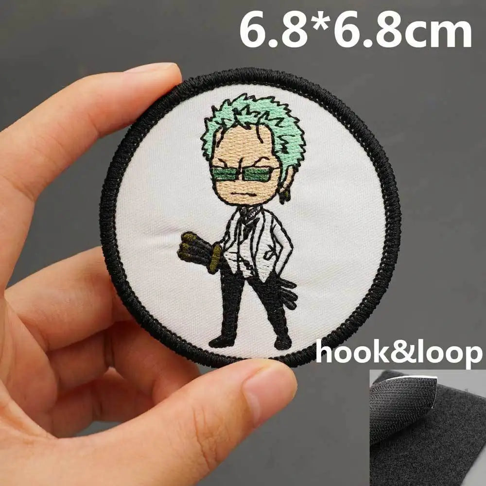 Naszywka One Piece – Roronoa Zoro, podpis (czarne koło)