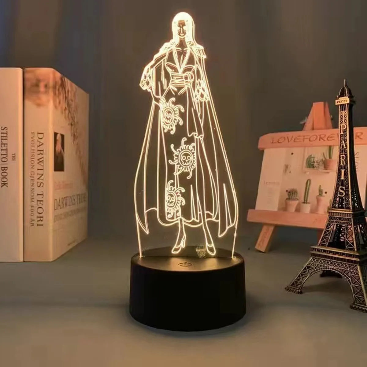 Lampka LED One Piece – statua admirała Marynarki Wojennej (żółta)