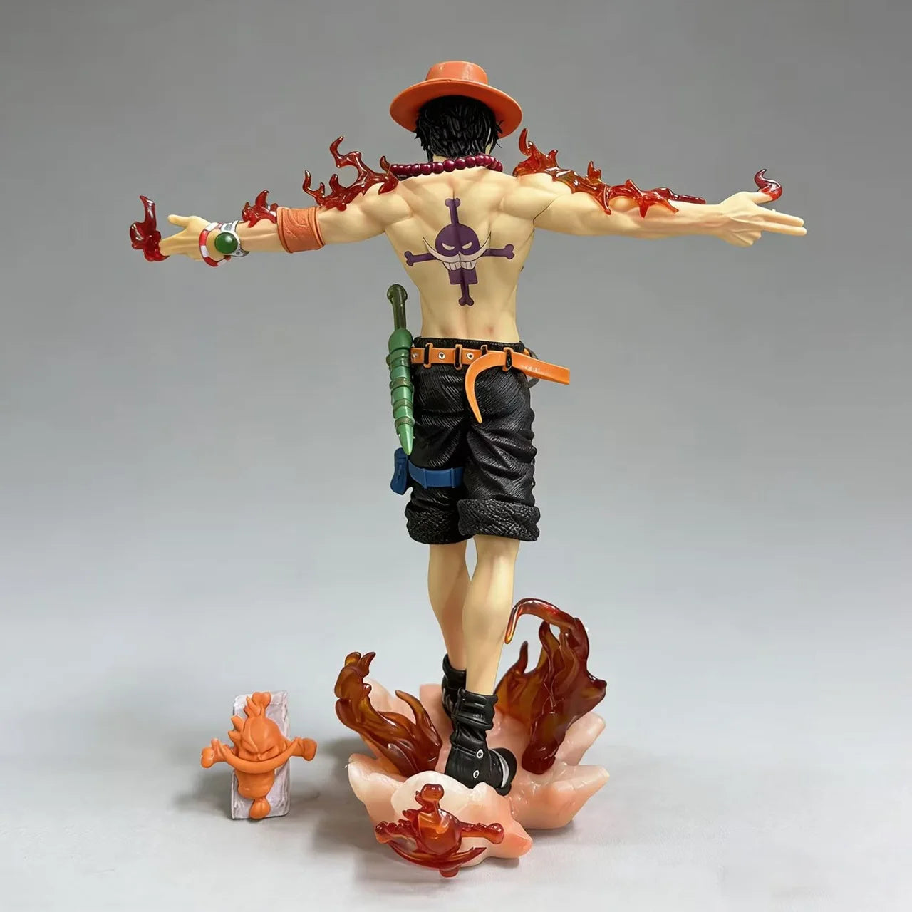 Statua One Piece — Portgas D. Ace (bojowa poza „Ognisty Krucyfiks”)