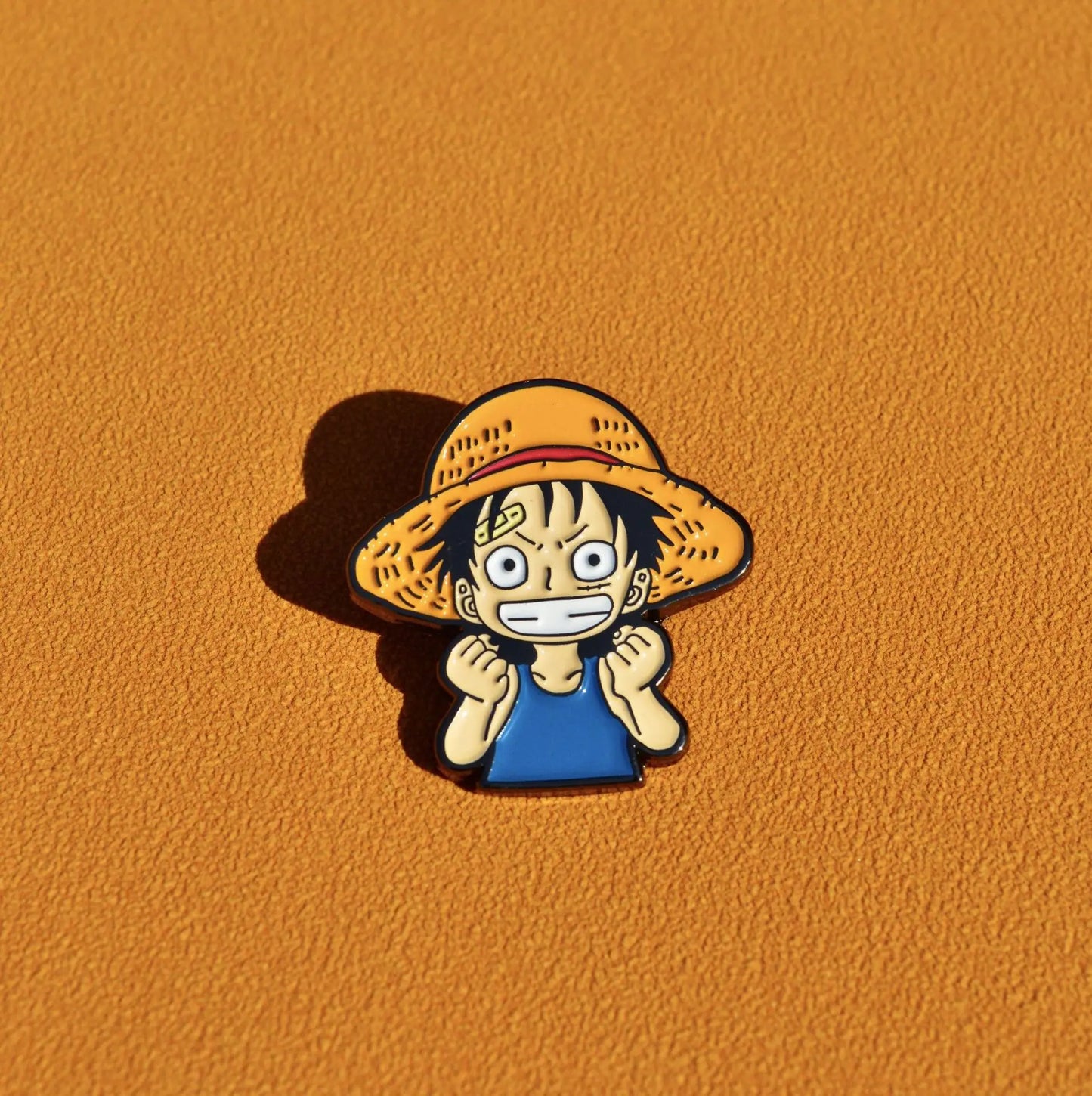 Przypinka One Piece - Emaliowana broszka Monkey D. Luffy w Słomkowym Kapeluszu