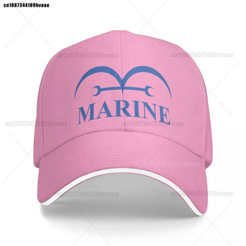 Czapka z daszkiem One Piece Marine – pastelowy róż (haftowane logo)