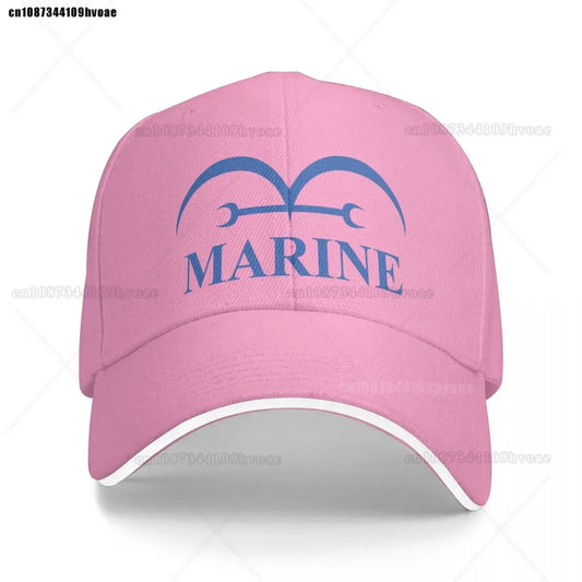 Czapka z daszkiem One Piece Marine – pastelowy róż (haftowane logo)