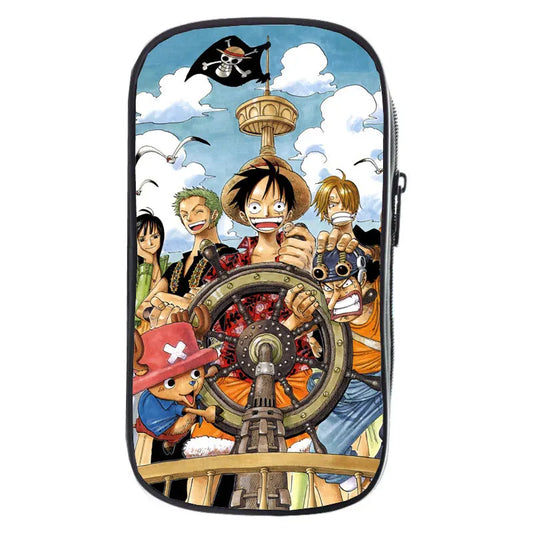 Piórnik One Piece – Thousand Sunny i Mugiwara w przygodowej scenerii