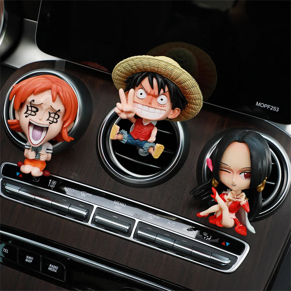Akcesorium samochodowe One Piece – figurka Nami na deskę rozdzielczą